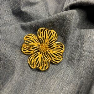 Vintage Crown Trifari Gold Tone Dogwood Flower Brooch Textured Caviar Center